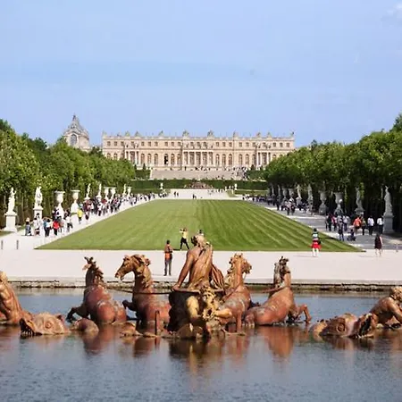 Appartement Mini-studio Avec Kitchenette Ou Confort Avec Frigo Et Tv - Parking En Option Sur Resa ! Chaville