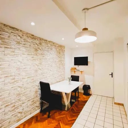 Mini-studio Avec Kitchenette Ou Confort Avec Frigo Et Tv - Parking En Option Sur Resa ! Chaville