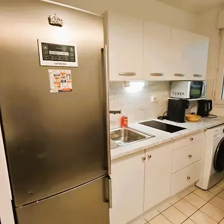 Mini-studio Avec Kitchenette Ou Confort Avec Frigo Et Tv - Parking En Option Sur Resa ! Apartment *