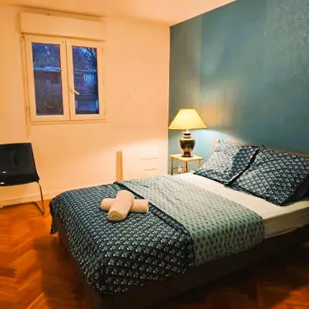 Appartement Mini-studio Avec Kitchenette Ou Confort Avec Frigo Et Tv - Parking En Option Sur Resa ! *