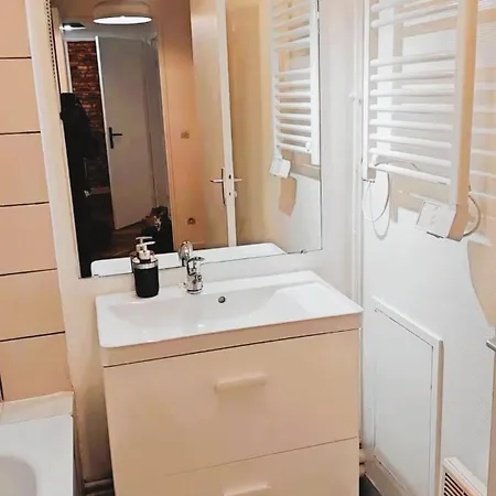 Mini-studio Avec Kitchenette Ou Confort Avec Frigo Et Tv - Parking En Option Sur Resa ! *