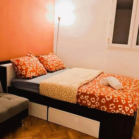 Mini-studio Avec Kitchenette Ou Confort Avec Frigo Et Tv - Parking En Option Sur Resa ! * Chaville