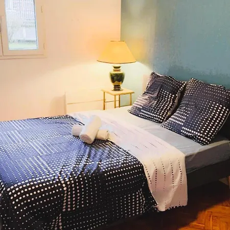 Mini-studio Avec Kitchenette Ou Confort Avec Frigo Et Tv - Parking En Option Sur Resa !